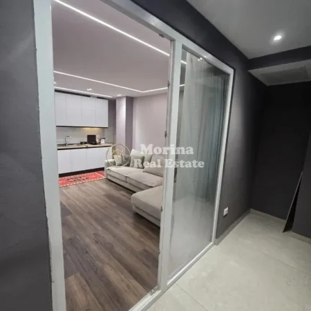Tirane, jepet me qera apartament 1+1 Kati 1, 60 m² 700 € (Stacioni i Trenit)