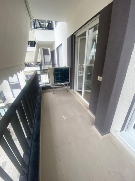 Tirane, jepet me qera apartament 1+1+Ballkon Kati 3, 65 m² 550 € (5 Maji)