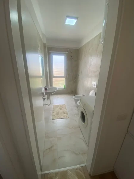 Tirane, jepet me qera apartament 1+1+Ballkon Kati 3, 65 m² 550 € (5 Maji)