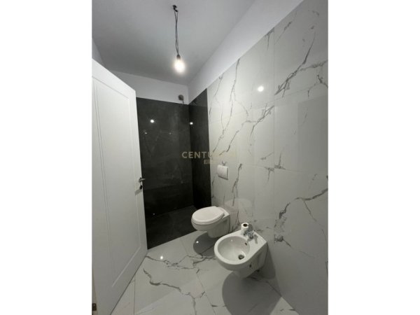 Tirane, jepet me qera apartament 2+1 Kati 2, 105 m² 700 € (Bulevardi i Ri)