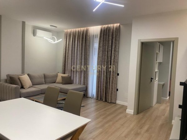Tirane, jepet me qera apartament 2+1 Kati 3, 107 m² 1.500 € (Rruga e Kosovarve)