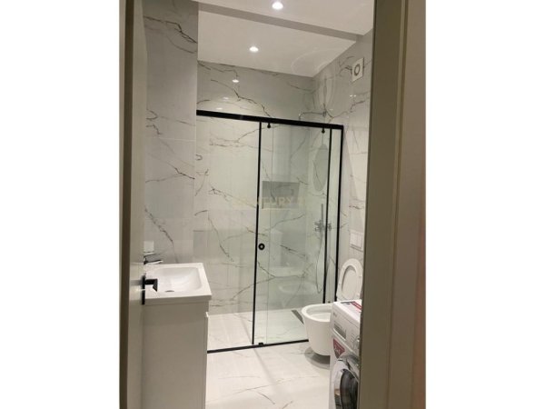 Tirane, jepet me qera apartament 2+1 Kati 3, 107 m² 1.500 € (Rruga e Kosovarve)