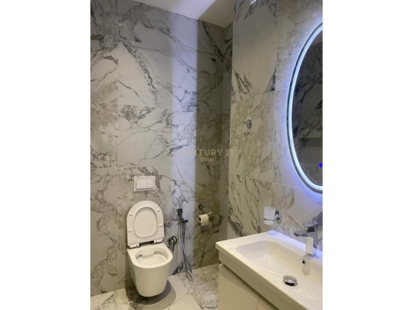 Tirane, jepet me qera apartament 2+1 Kati 3, 107 m² 1.500 € (Rruga e Kosovarve)