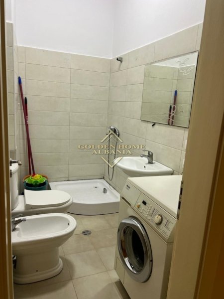 Tirane, jepet me qera apartament 2+1 , 85 m² 500 € 