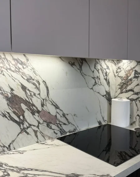 Tirane, jepet me qera apartament 1+1 Kati 13, 70 m² 1.200 € (Rruga Mine Peza)