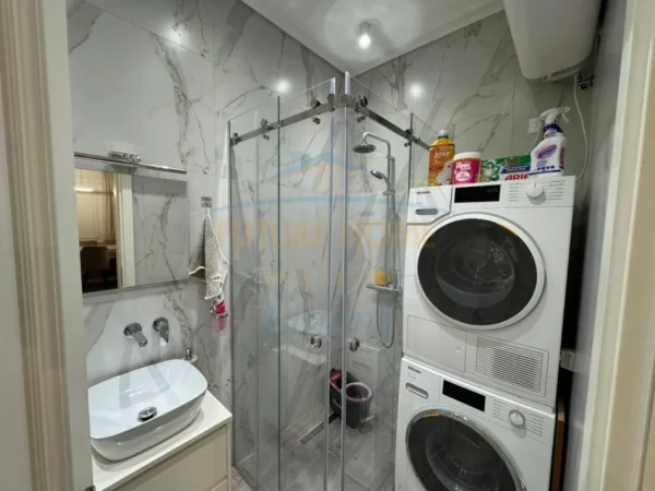 Tirane, jepet me qera apartament 3+1+Parkim Kati 4, 127 m² 1.500 € (ZOGU I ZI)