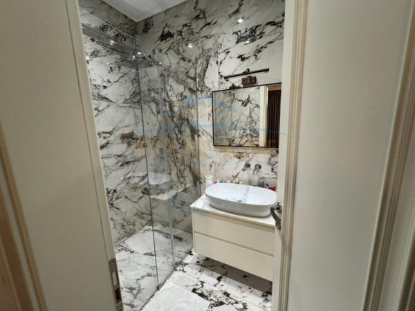 Tirane, jepet me qera apartament 3+1+Parkim Kati 4, 127 m² 1.500 € (ZOGU I ZI)