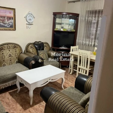 Tirane, jepet me qera apartament 3+1 Kati 2, 95 m² 500 € (Shkolla e Bashkuar, Komisariati nr 4)