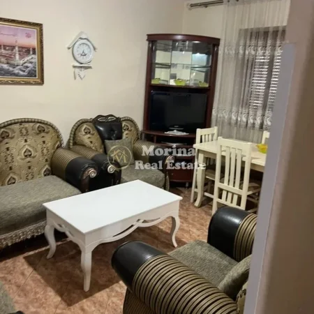 Tirane, jepet me qera apartament 3+1 Kati 2, 95 m² 500 € (Shkolla e Bashkuar, Komisariati nr 4)