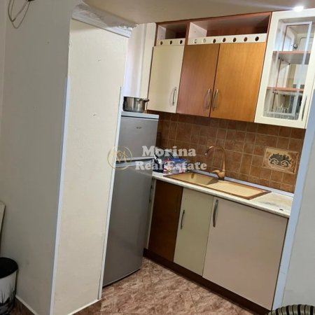 Tirane, jepet me qera apartament 3+1 Kati 2, 95 m² 500 € (Shkolla e Bashkuar, Komisariati nr 4)