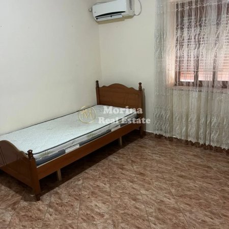 Tirane, jepet me qera apartament 3+1 Kati 2, 95 m² 500 € (Shkolla e Bashkuar, Komisariati nr 4)