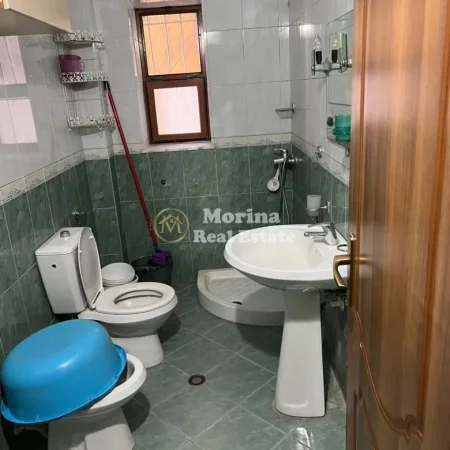 Tirane, jepet me qera apartament 3+1 Kati 2, 95 m² 500 € (Shkolla e Bashkuar, Komisariati nr 4)
