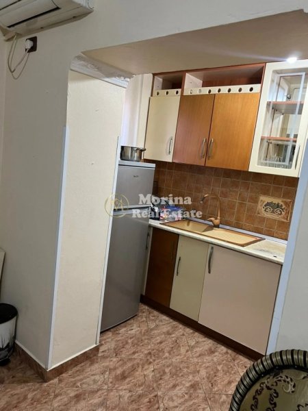 Tirane, jepet me qera apartament 3+1 Kati 2, 95 m² 500 € (Shkolla e Bashkuar, Komisariati nr 4)