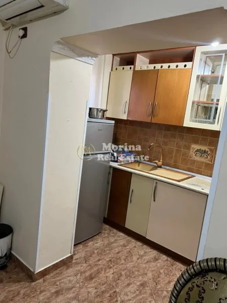 Tirane, jepet me qera apartament 3+1 Kati 2, 95 m² 500 € (Shkolla e Bashkuar, Komisariati nr 4)