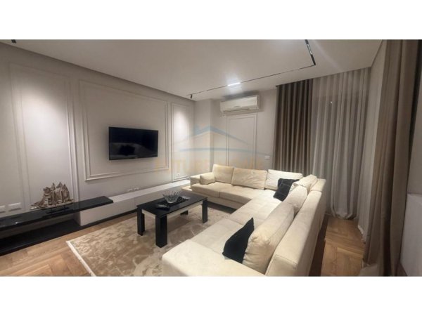 Tirane, jepet me qera apartament 2+1+Parkim Kati 5, 81 m² 1.100 € (Rruga Hoxha Tahsim , Pazari i Ri)