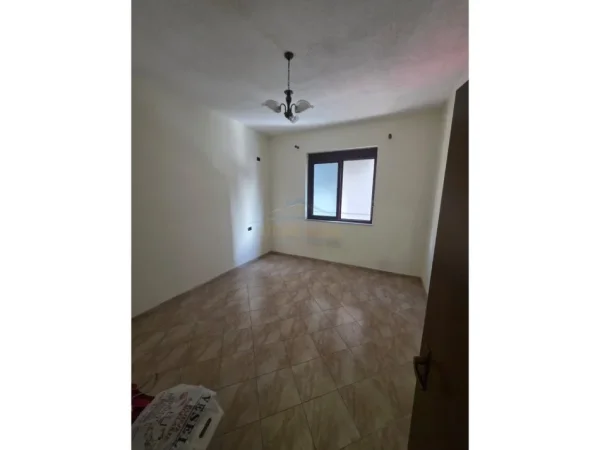 Tirane, jepet me qera ambjent biznesi Kati 1, 100 m² 950 € (Rruga Panorama , Kompleksi Panorama)
