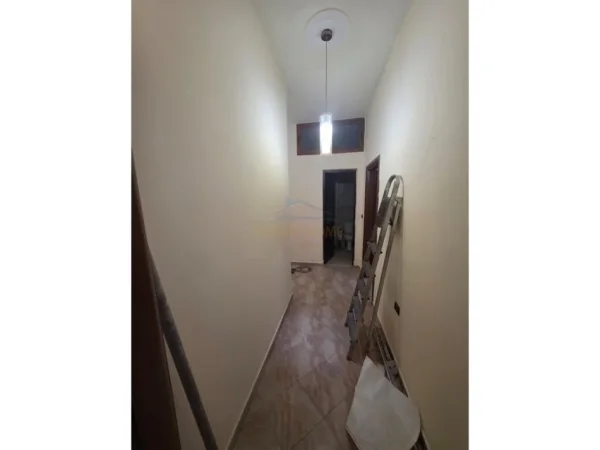 Tirane, jepet me qera ambjent biznesi Kati 1, 100 m² 950 € (Rruga Panorama , Kompleksi Panorama)