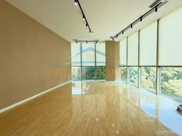 Tirane, jepet me qera ambjent biznesi Kati 2, 50 m² 1.050 € (SAMI FRASHERI)