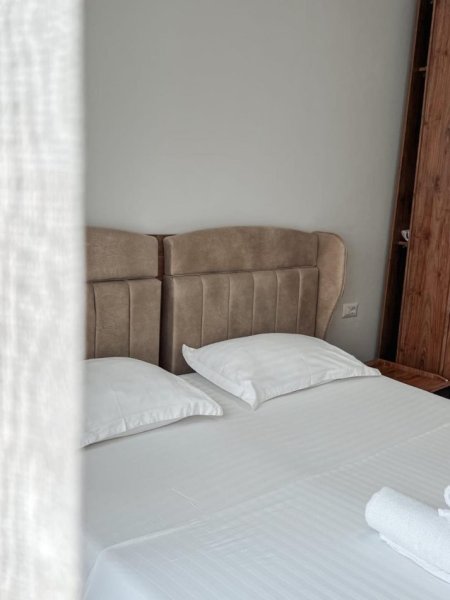 Tirane, jepet me qera apartament 1+1+Ballkon Kati 6, 70 m² 590 € (Rruga 5 Maj, prane Concord Center)