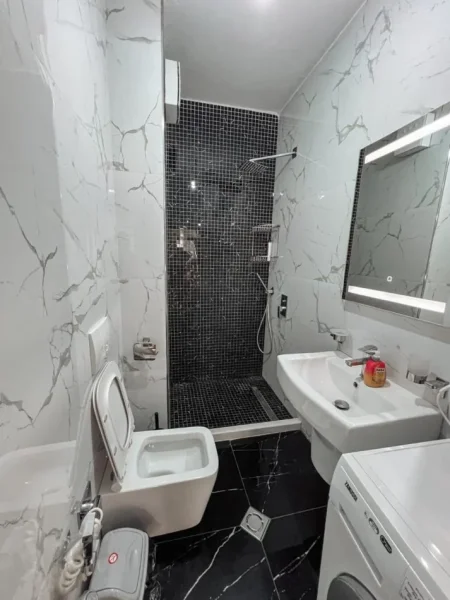 Tirane, jepet me qera apartament 1+1+Ballkon Kati 6, 70 m² 520 € (Rruga 5 Maj, prane Concord Center)