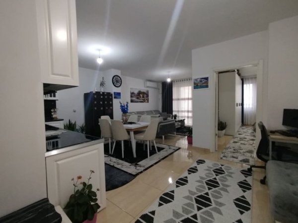 Tirane, shes apartament 1+1 Kati 9, 95 m² 120.000 € (KAMEZ)