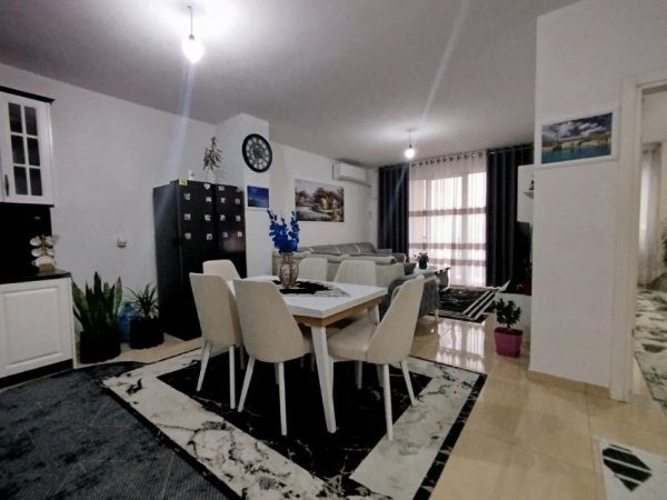 Tirane, shes apartament 1+1 Kati 9, 95 m² 120.000 € (KAMEZ)