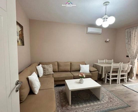 Tirane, jepet me qera apartament 2+1+Ballkon Kati 2, 75 m² 700 € (Prane Keshit)