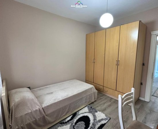 Tirane, jepet me qera apartament 2+1+Ballkon Kati 2, 75 m² 700 € (Prane Keshit)