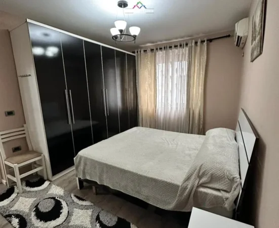 Tirane, jepet me qera apartament 2+1+Ballkon Kati 2, 75 m² 700 € (Prane Keshit)