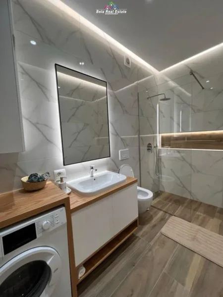 Tirane, jepet me qera apartament 1+1 Kati 8, 60 m² 620 € (Rruga Siri Kodra)