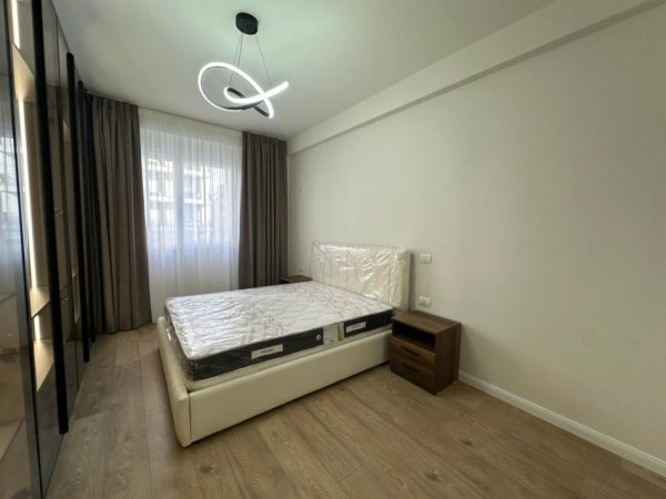 Tirane, jepet me qera apartament 1+1 Kati 1, 800 € (Komuna e Parisit)