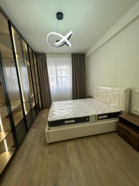 Tirane, jepet me qera apartament 1+1 Kati 1, 800 € (Komuna e Parisit)
