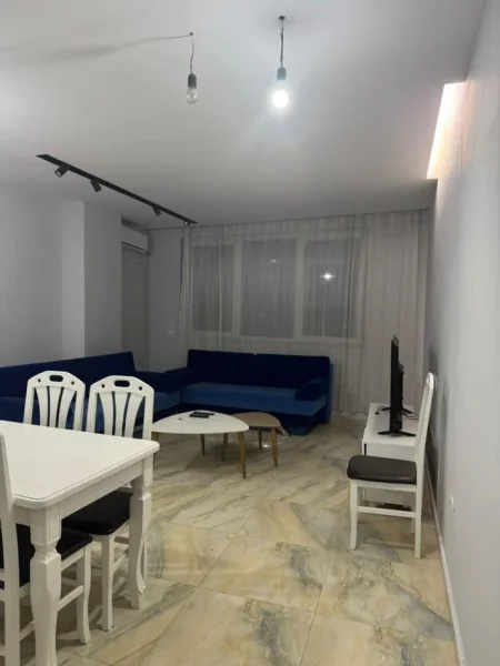 Tirane, jepet me qera apartament 2+1+Ballkon Kati 8, 95 m² 500 € 