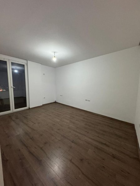 Tirane, jepet me qera apartament 2+1+Ballkon Kati 8, 95 m² 500 € 
