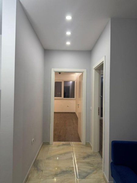 Tirane, jepet me qera apartament 2+1+Ballkon Kati 8, 95 m² 500 € 