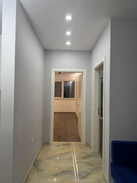 Tirane, jepet me qera apartament 2+1+Ballkon Kati 8, 95 m² 500 € 
