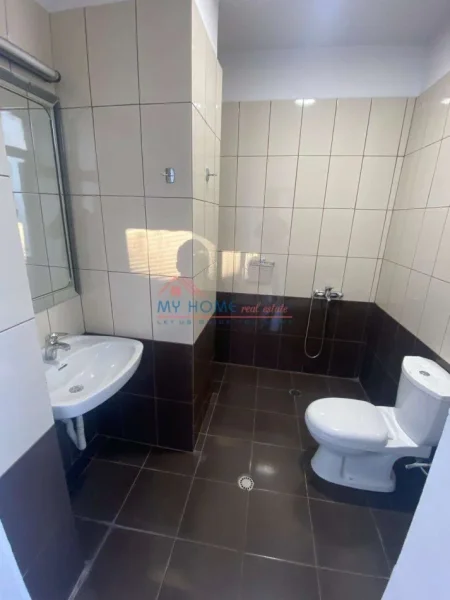 Tirane, jepet me qera zyre Kati 4, 120 m² 1.500 € (Sheshi Willson)
