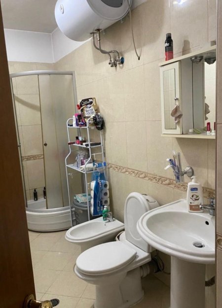 Tirane, jepet me qera apartament 2+1+Ballkon Kati 4, 100 m² 600 € 