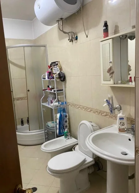 Tirane, jepet me qera apartament 2+1+Ballkon Kati 4, 100 m² 600 €