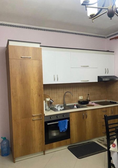 Tirane, jepet me qera apartament 2+1+Ballkon Kati 4, 100 m² 600 € 