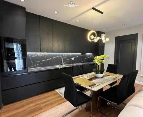 Tirane, jepet me qera apartament 3+1+Ballkon Kati 14, 140 m² 2.800 € (Graden Building)