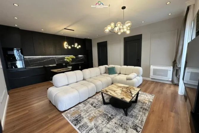 Tirane, jepet me qera apartament 3+1+Ballkon Kati 14, 140 m² 2.800 € (Graden Building)