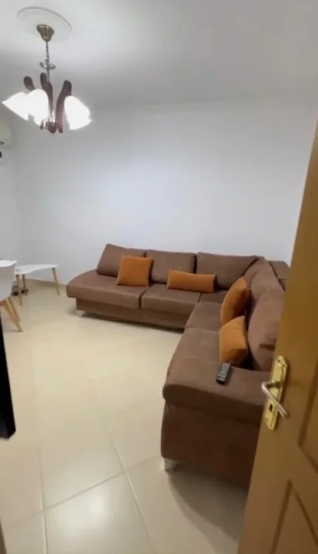 Tirane, jepet me qera apartament 2+1 Kati 2, 95 m² 550 € 