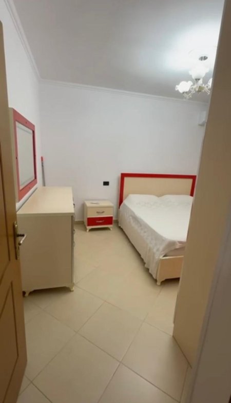Tirane, jepet me qera apartament 2+1 Kati 2, 95 m² 550 € 