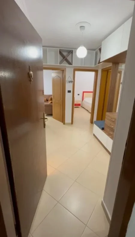 Tirane, jepet me qera apartament 2+1 Kati 2, 95 m² 550 € 