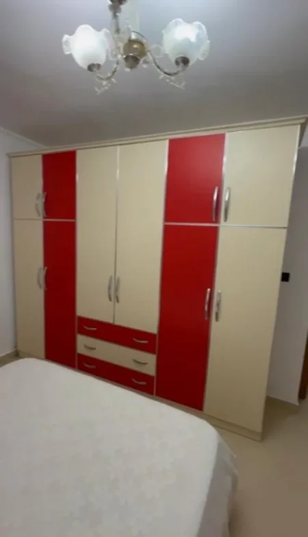 Tirane, jepet me qera apartament 2+1 Kati 2, 95 m² 550 € 