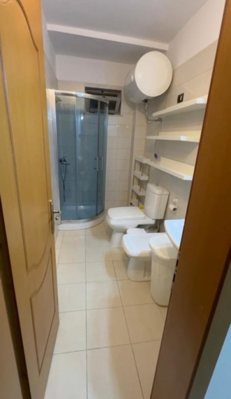 Tirane, jepet me qera apartament 2+1 Kati 2, 95 m² 550 € 