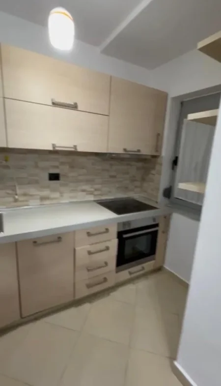 Tirane, jepet me qera apartament 2+1 Kati 2, 95 m² 550 € 