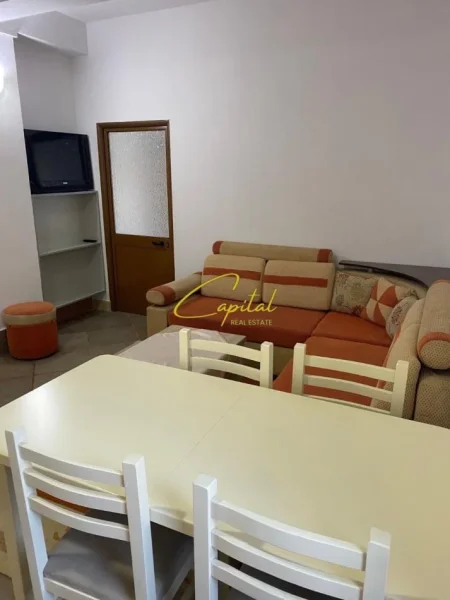 Tirane, jepet me qera apartament 1+1 Kati 1, 55 m² 350 € (SELITE)