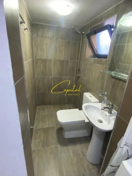 Tirane, jepet me qera apartament 1+1 Kati 1, 55 m² 350 € (SELITE)